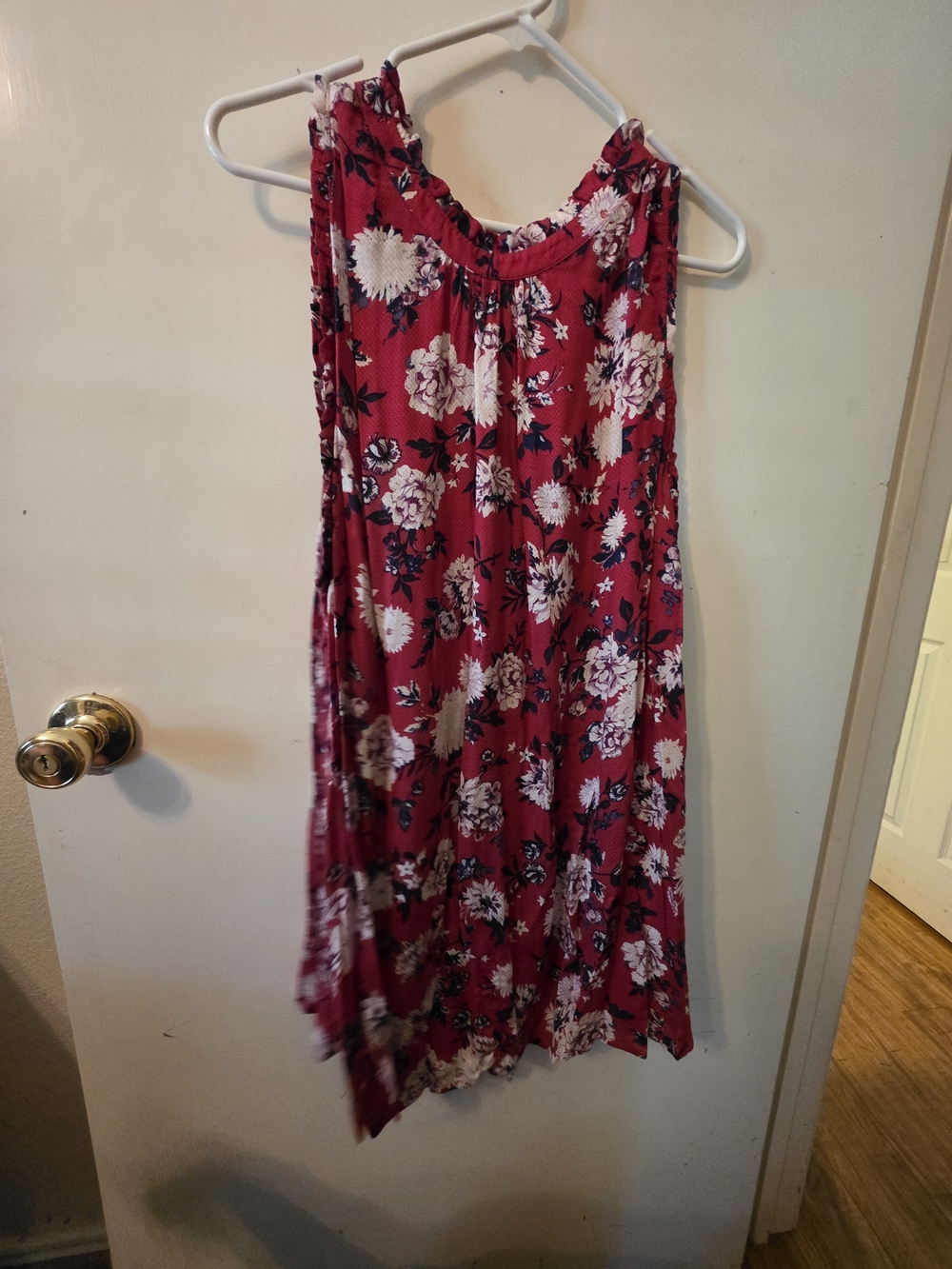 Women’s Floral Red Sleeveless Tanl Top.